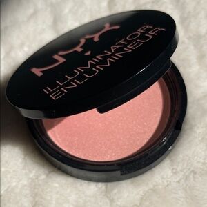 NYX illuminator in IBB05-Enigmatic
